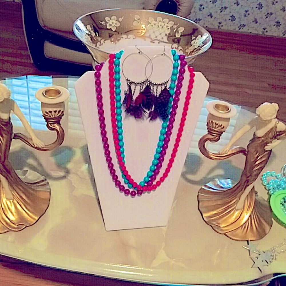 Beautiful hand picked earring and necklaces set